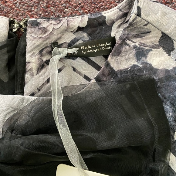 Dress - Picture 4 of 7